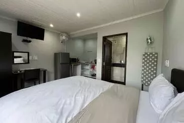 ペンション Halleria Self Catering