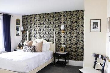 Отель Emerson Inn By The Sea