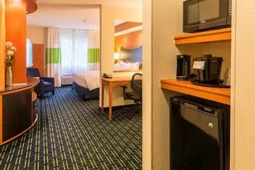 هتل Fairfield Inn & Suites Canton