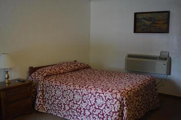 The Evergreen Motel In Kansas