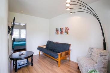 בית מלון כפרי Orange Tree Cottages Downtown