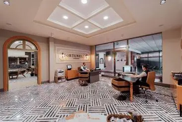 هتل آپارتمان Fortunella Suites & Villas
