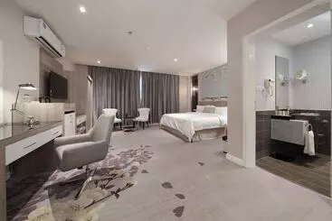 هتل Swiss In Park Tabuk