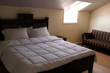 تختخواب و صبحانه Pinewood