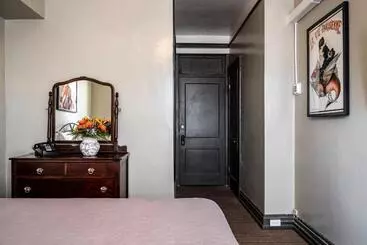 Gardner Hotel & Hostel