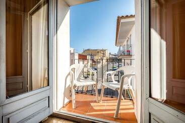 پانسیون Hostal El Roser