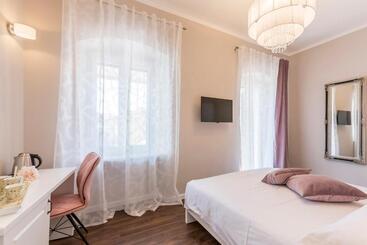 Pension Theatre Of Dreams Rooms