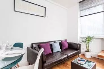 Turistihuoneistot Spacious Apartment Berwick St &oxford St