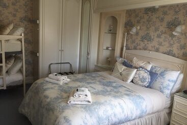 Lower Marsh Farm B&b