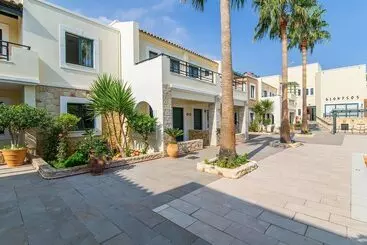 Dionysos Apartments & Studios