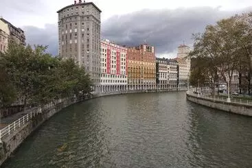 Turistihuoneistot Glamour Guggenheim Pinchos By Urbanhosts