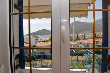 Жильё для туристов Matina Apartments Tyros