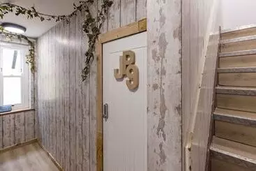 ツーリストアパートメント James  Place @ Pontmorlais