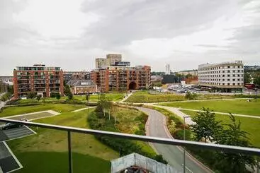 Turistihuoneistot Thames View 2 Bed Apartment With Balcony