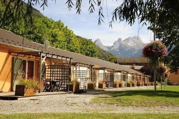 کلبه Gites Communaux Du Lauzetubaye