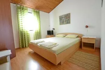 Apartamentos turísticos Apartments And Rooms Viktorija
