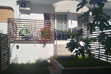 شقق خاصة سياحية Anica Apartmani