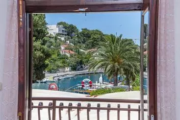 Apartments And Rooms Drpić