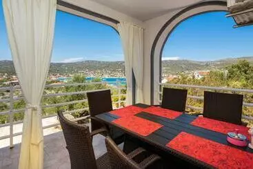 آپارتمان‌های توریست‌ها Apartments Branka