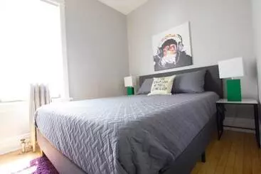 آپارتمان‌های توریست‌ها Classic Lincoln Park Charmer   3bdr Steps To Train