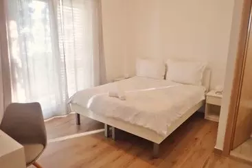 آپارتمان‌های توریست‌ها Apartmani Starigrad Paklenica   Danijel