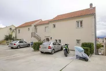 آپارتمانهای توریستها Apartments Karlo