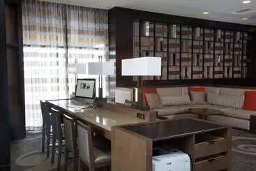 호텔 Hilton Kansas City Airport