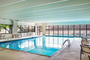 هتل Hilton Kansas City Airport