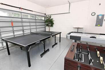 6 Bedroom North Hampton House