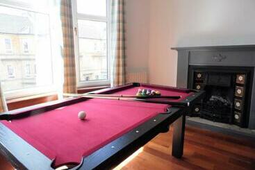 Ferienwohnungen 4 Bed Apartment, Paisley Near Gla Airport