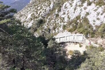 هتل Camping Les Lavandes, Castellane