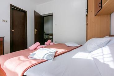 ツーリストアパートメント Apartments And Room Ruzica