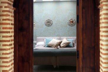 Apartamentos Turísticos Desiree