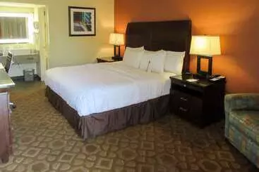 فندق Clarion Inn