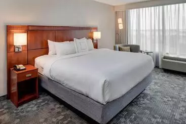 Отель Courtyard By Marriott Boston Logan Airport