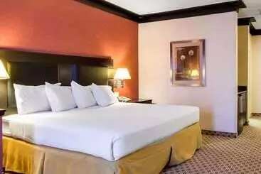 Hotell Quality Inn & Suites Oakwood Village Cleveland South