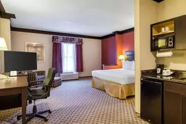 فندق Quality Inn & Suites Oakwood Village   Cleveland South