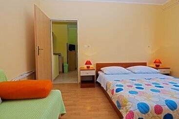 آپارتمان‌های توریست‌ها Apartments Nevina 1230