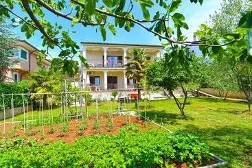 Vakantie-appartementen Apartments Porec 336