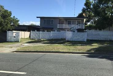 膳宿费 Nerang 66 House