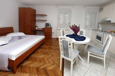 آپارتمانهای توریستها Apartments Adriatic