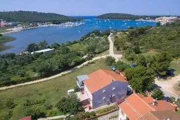 ツーリストアパートメント Holiday Apartments Volme