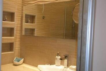 فندق Whitesands Beach Resort