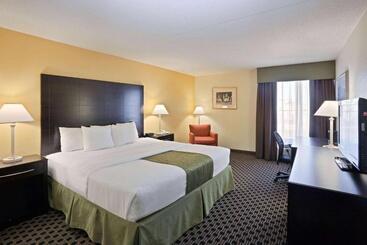 هتل La Quinta Inn & Suites By Wyndham Salina