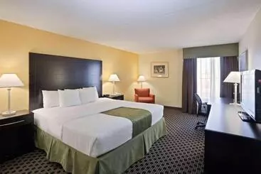 Отель La Quinta Inn & Suites By Wyndham Salina