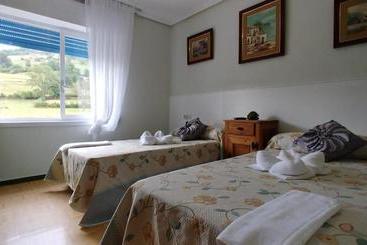 Отель Hostal & Restaurante Miralpas