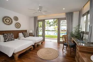 Miskawaan Beachfront Villas