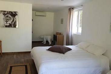 ツーリストアパートメント Cassis Paradise 1