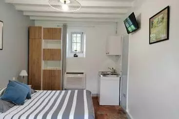 Pensión La Petite Charnasserie