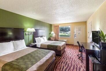 בית מלון כפרי Econo Lodge Inn & Suites Downtown Northeast Near Fort Sam Houston